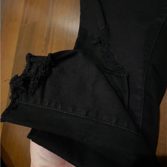 ❤️DISTRESSED MATERNITY JEANS❤️ - Picture 3 of 4